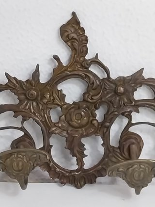 Perchero de pared de bronce, estilo ornamental