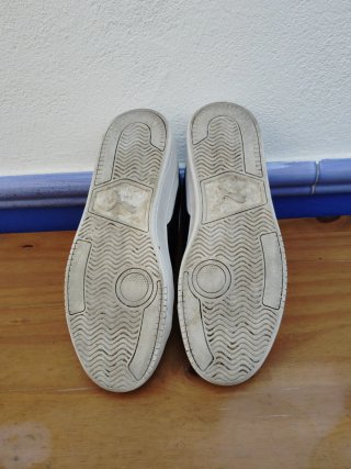 Zapatillas Puma Blancas y Negras