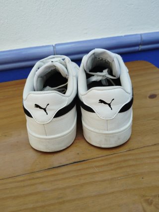 Zapatillas Puma Blancas y Negras
