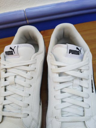 Zapatillas Puma Blancas y Negras