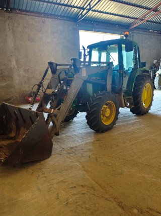 Tractor John Deere 6200 con pala El León