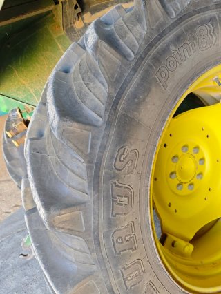 Tractor John Deere 6200 con pala El León