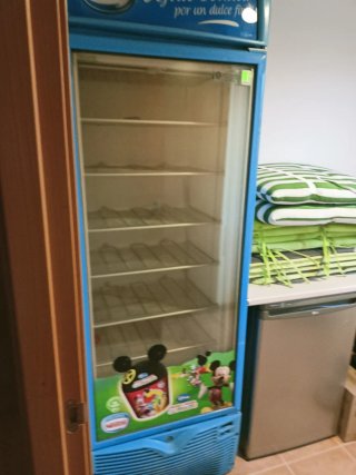 Nevera expositora Nestlé