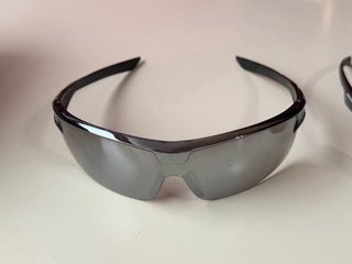 Pack de 2 gafas de sol estilo Y2K de SHEIN