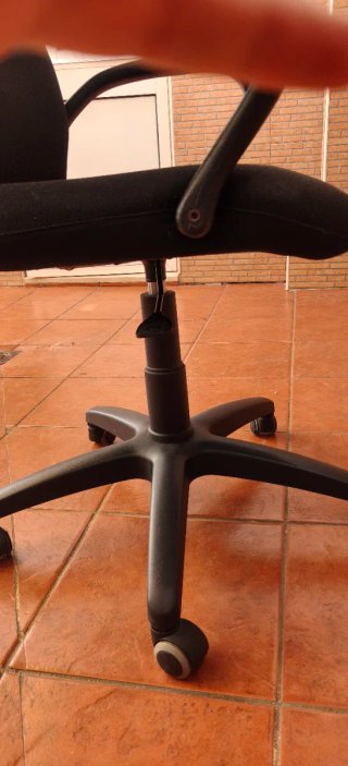 Sillón de oficina negro