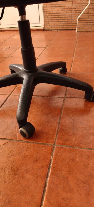 Sillón de oficina negro