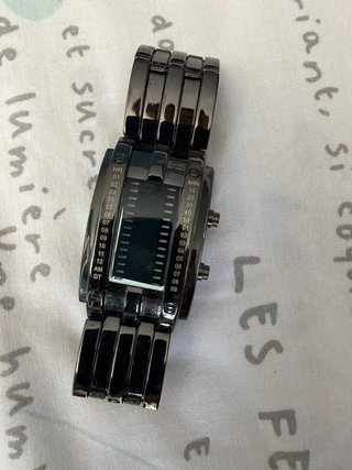 Reloj LED Negro y Plateado