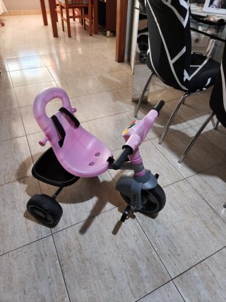 Triciclo infantil rosa y gris