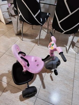 Triciclo infantil rosa y gris