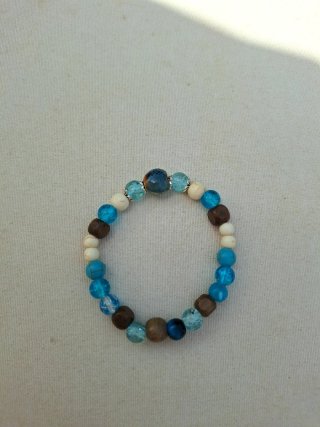 Pulsera artesanal azul y marrón