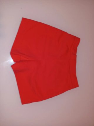 Pantalón corto rojo Stradivarius