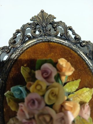 Adorno antiguo flores marco metal