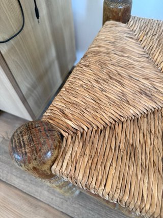 Sillas de madera maciza y enea