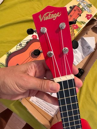 Ukelele Soprano Vintage Rojo