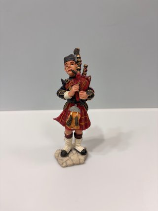Figura gaitero escocés resina pintada mano