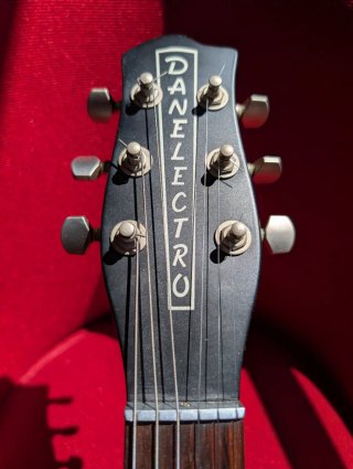 Guitarra Danelectro 56 U2 PRO Surf Green