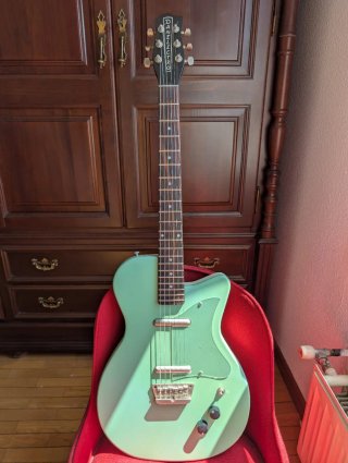 Guitarra Danelectro 56 U2 PRO Surf Green