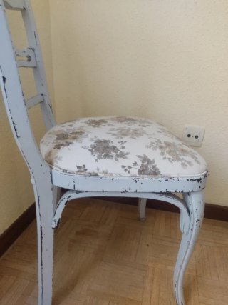 Silla de comedor tapizada floral