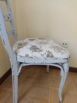 Silla de comedor tapizada floral