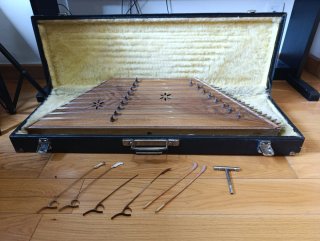 Santur Persa con 3 juegos de baquetas y estuche