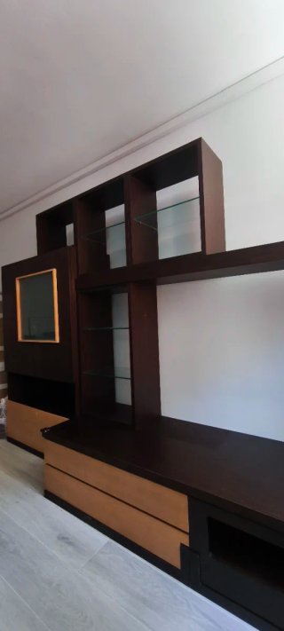 Mueble salón madera y cristal