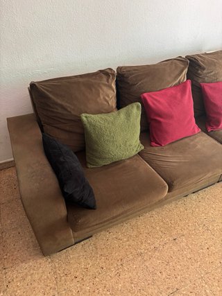 Sofá modular marrón y rojo