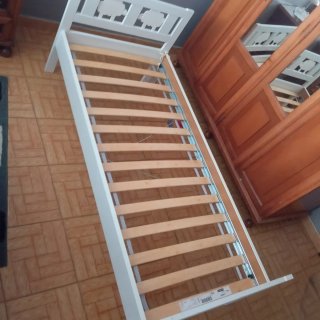 Cama infantil con colchón y 2 barandillas