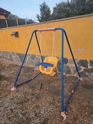 Columpio infantil amarillo y azul