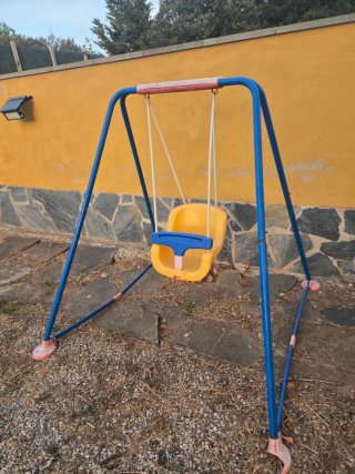 Columpio infantil amarillo y azul
