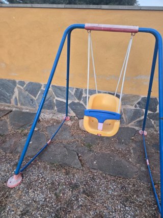 Columpio infantil amarillo y azul