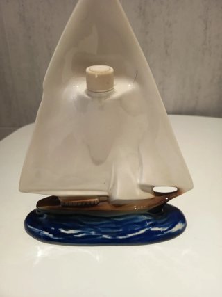 Figura barco vela cerámica
