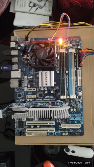Placa base Gigabyte GA-EP43T-S3L (averiada)