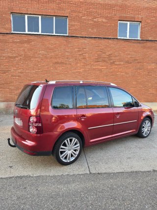 Volkswagen Touran highline 2.0 tdi