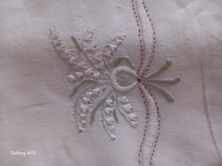 Lenzuolo e 2 federe ricamate a mano fiori mughetti