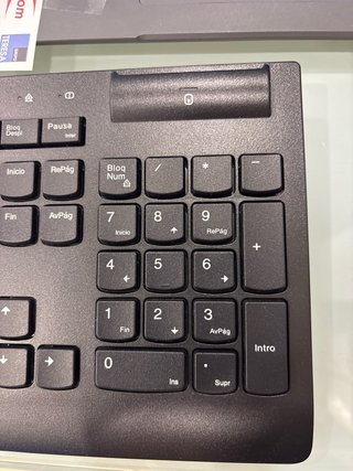 Pack Lenovo Táctil 24 + Teclado Lector Tarjetas