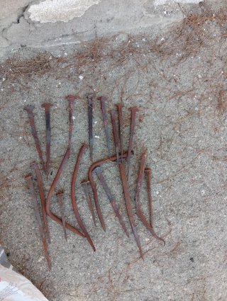 Clavos antiguos oxidados