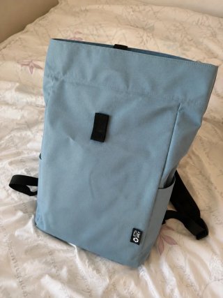 Mochila urbana azul mujer RPET – moderna y ligera
