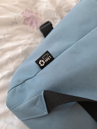 Mochila urbana azul mujer RPET – moderna y ligera