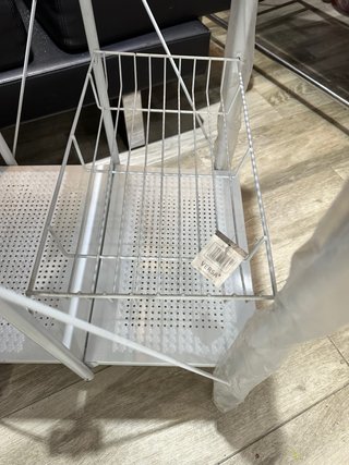 Mesa auxiliar cocina metal y plástico plegable.