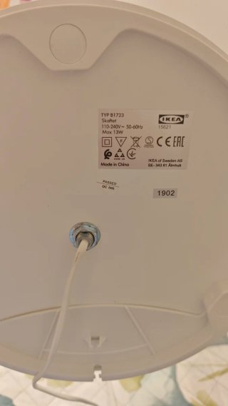 Lámpara infantil de mesa IKEA
