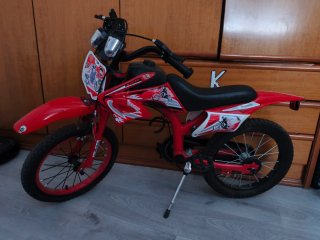 Bici Moto Roja Infantil con ruido al darle (gas)