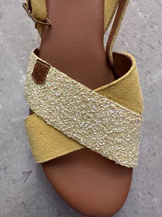 Sandalias cuña amarillas