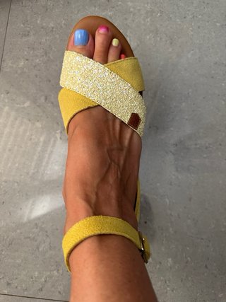 Sandalias cuña amarillas