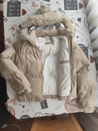 Cazadora Puffer Beige con Capucha