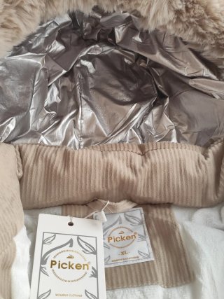Cazadora Puffer Beige con Capucha