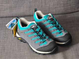 Botas de montaña Bestard mujer grises y turquesa