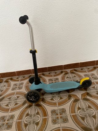 Patinete infantil 3 ruedas azul y amarillo