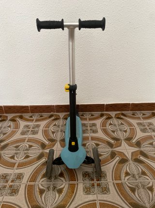 Patinete infantil 3 ruedas azul y amarillo