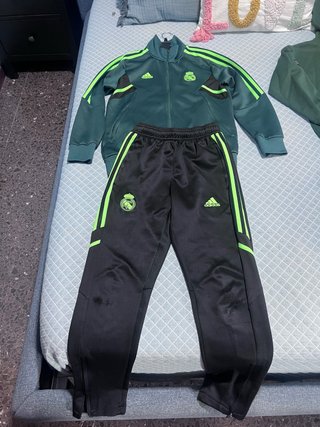 Lote chandal Real Madrid, sudaderas y zapatilla.