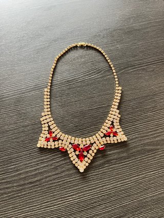 Collar Bisuteria Dorado con Piedras Rojas